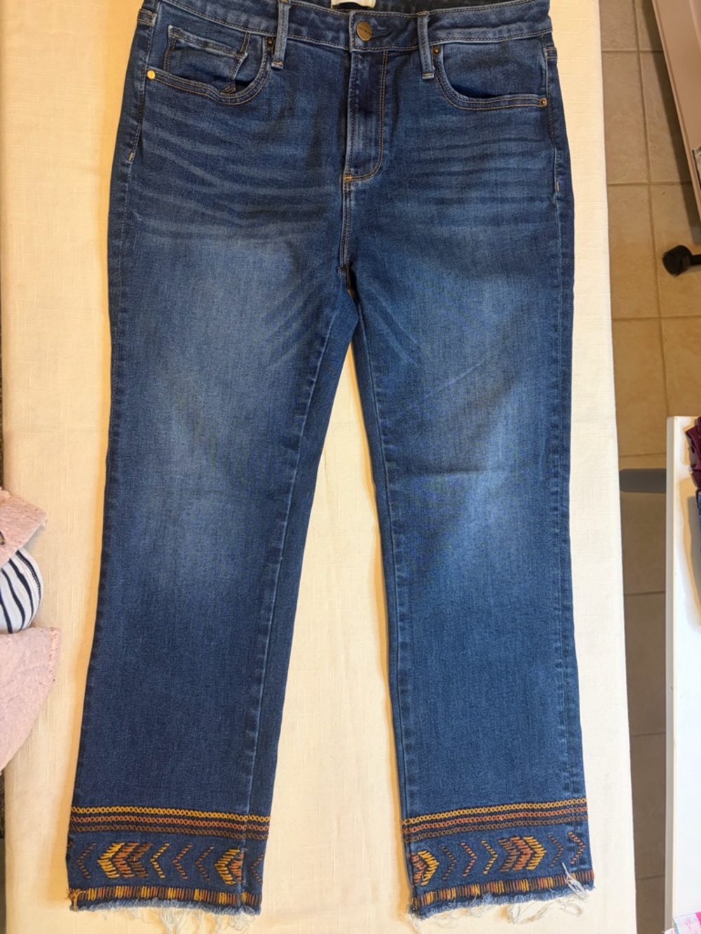 Women's Embroidered Hem Jeans Size 29